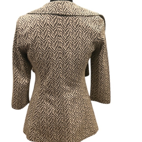 Calvin Klein women's blazer EUC in a black and white print, designed, size 4P. - Picture 5 of 9